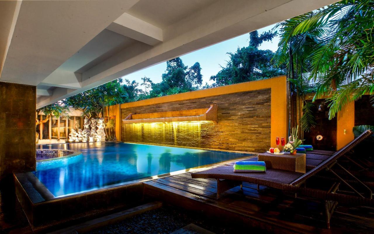 Kyriad Royal Seminyak Esterno foto