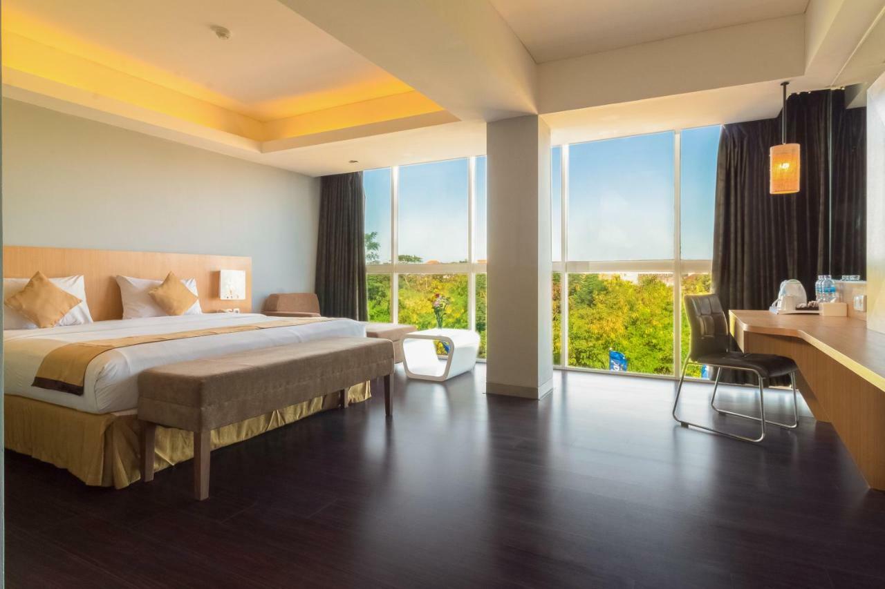 Kyriad Royal Seminyak Esterno foto