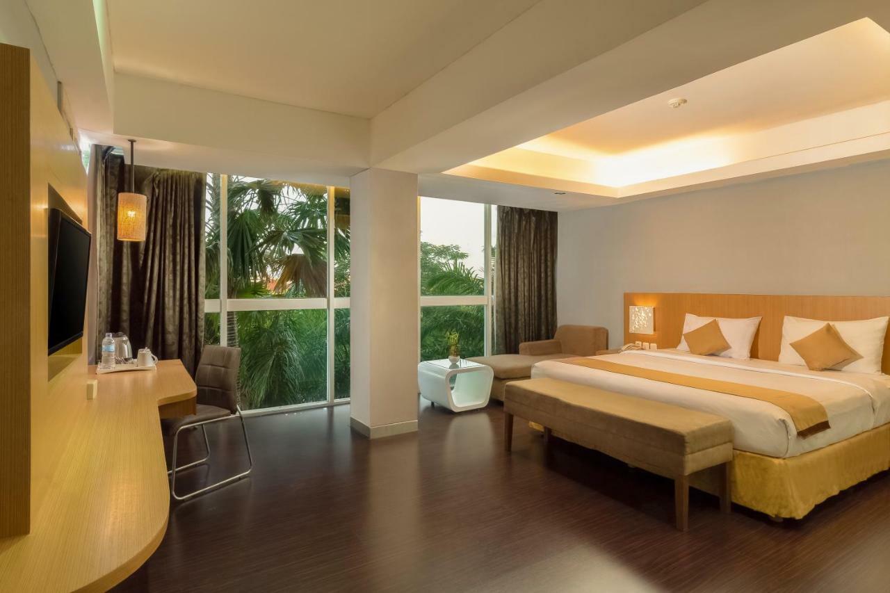 Kyriad Royal Seminyak Esterno foto