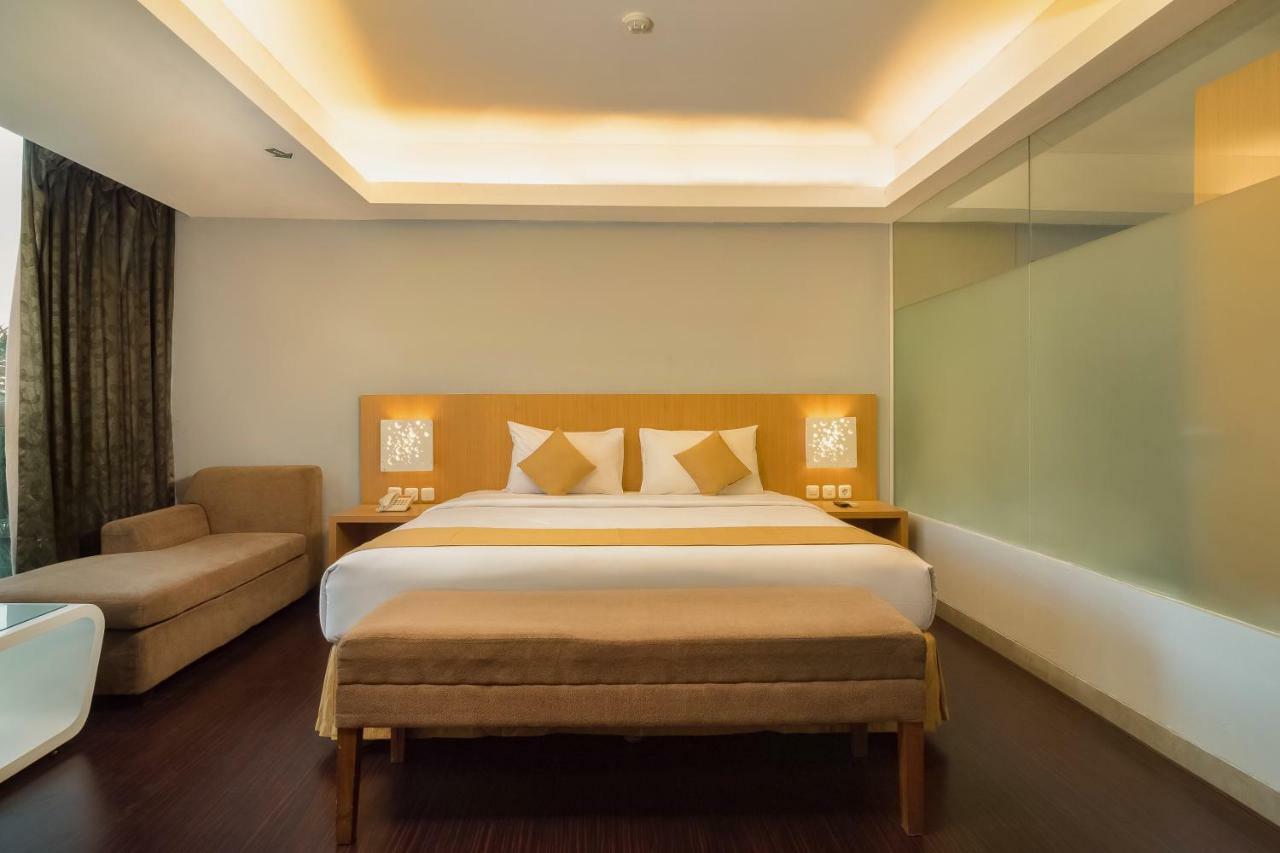 Kyriad Royal Seminyak Esterno foto