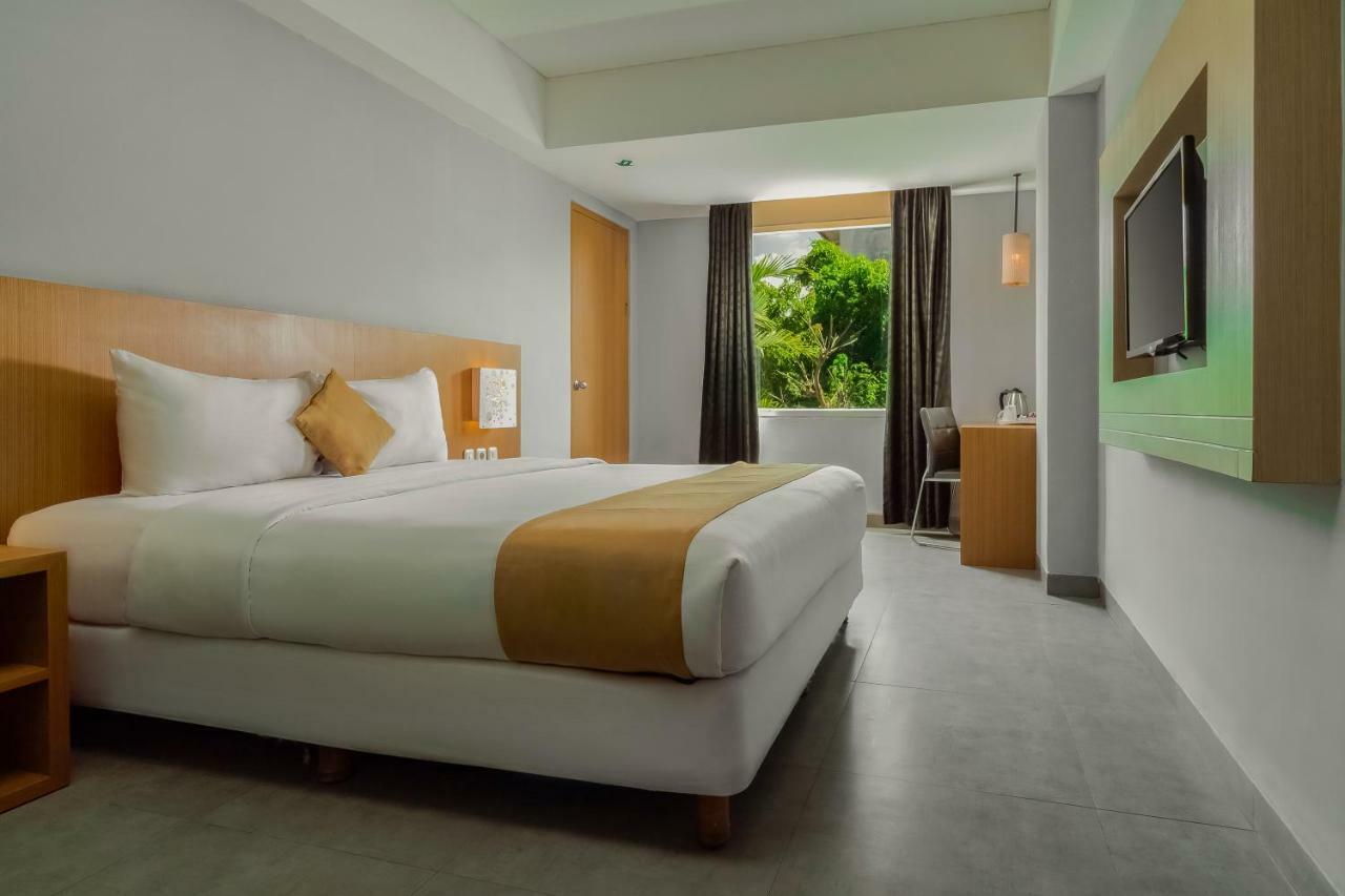 Kyriad Royal Seminyak Esterno foto
