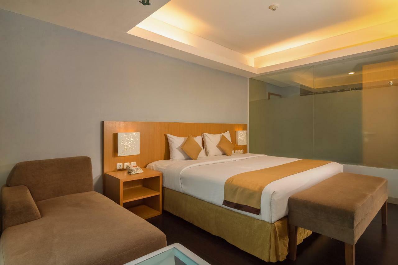 Kyriad Royal Seminyak Esterno foto