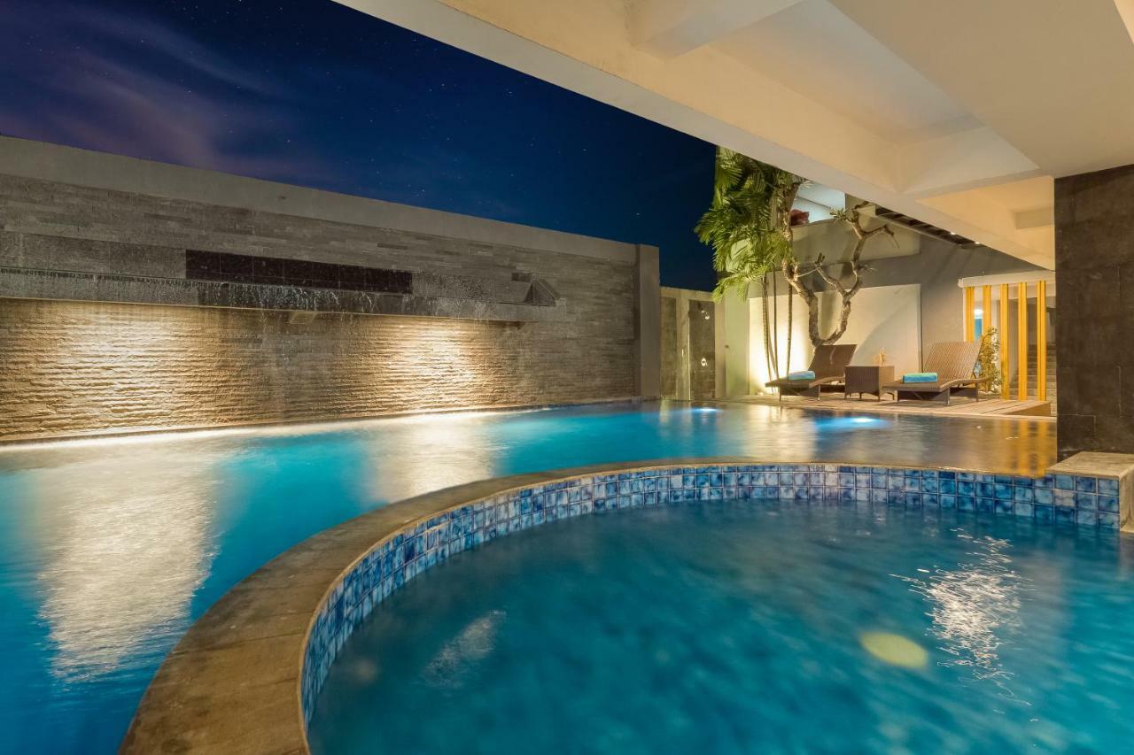 Kyriad Royal Seminyak Esterno foto