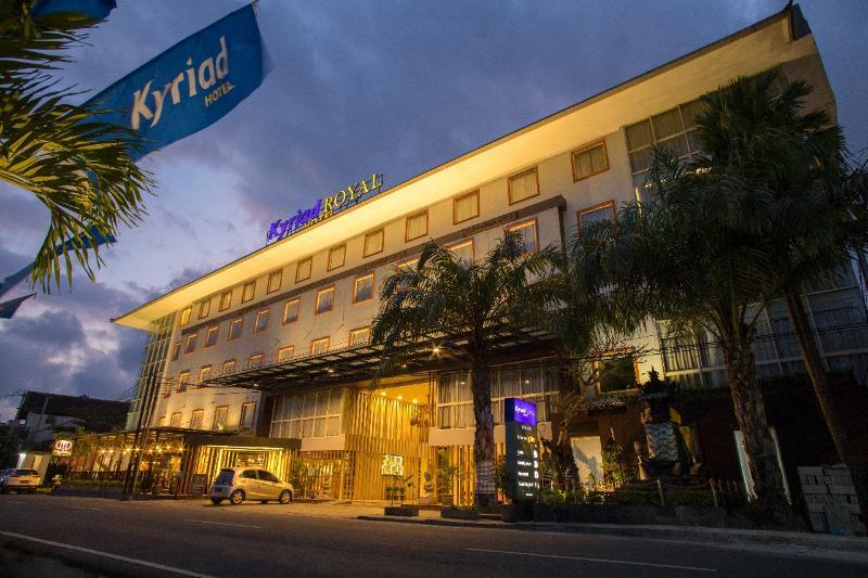 Kyriad Royal Seminyak Esterno foto